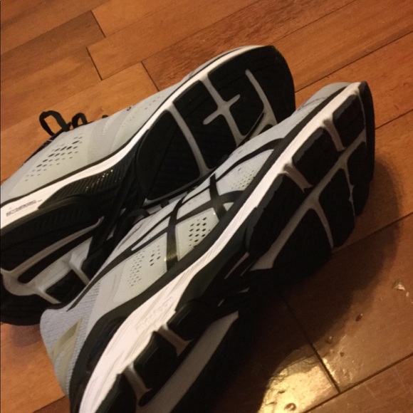 ASICS brand new shoes - Picture 6 of 6